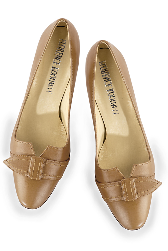 Camel beige women's dress pumps, with a knot on the front. Round toe. High slim heel. Top view - Florence KOOIJMAN